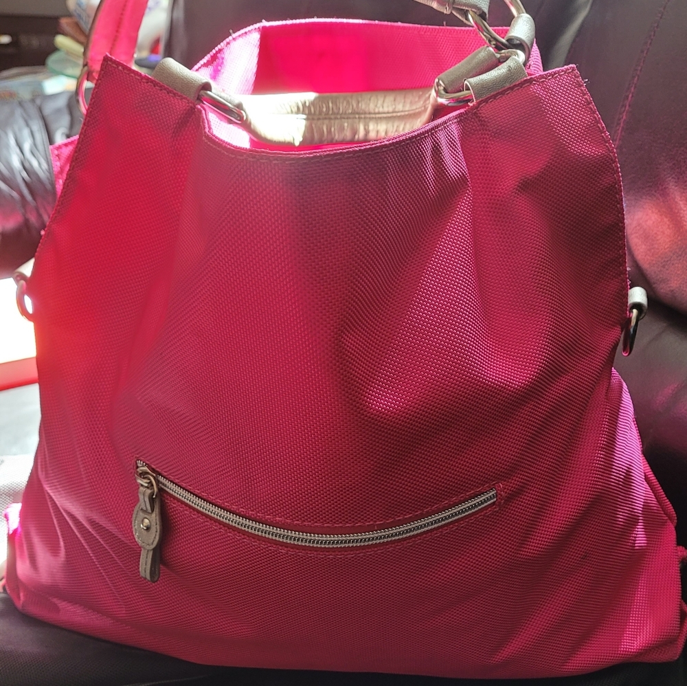 ***BOGO!! TOTE BAGS! GUC!!